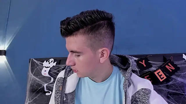 Snapshot of MikaelSlow chatting on October 2025 04:01:02 AM MikaelSlow online show from October 2025 04:01:02 AM