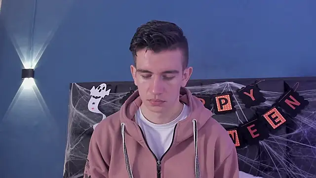 Snapshot of MikaelSlow chatting on October 2025 04:05:02 AM MikaelSlow online show from October 2025 04:05:02 AM