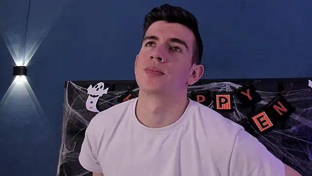 Snapshot of MikaelSlow chatting on October 2025 04:02:02 AM MikaelSlow online show from October 2025 04:02:02 AM