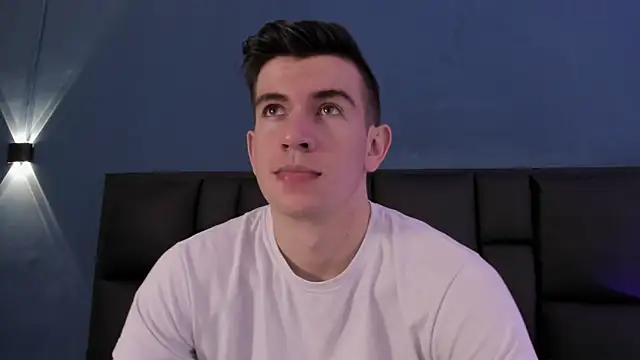 Snapshot of MikaelSlow chatting on November 2025 04:13:01 AM MikaelSlow online show from November 2025 04:13:01 AM