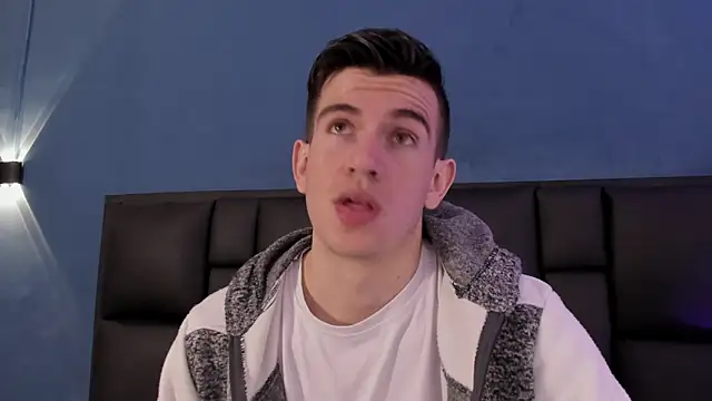 Snapshot of MikaelSlow chatting on November 2025 04:22:01 AM MikaelSlow online show from November 2025 04:22:01 AM