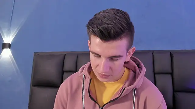 Snapshot of MikaelSlow chatting on November 2025 04:32:02 AM MikaelSlow online show from November 2025 04:32:02 AM