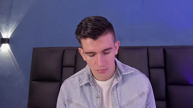 Snapshot of MikaelSlow chatting on November 2025 03:50:01 AM MikaelSlow online show from November 2025 03:50:01 AM