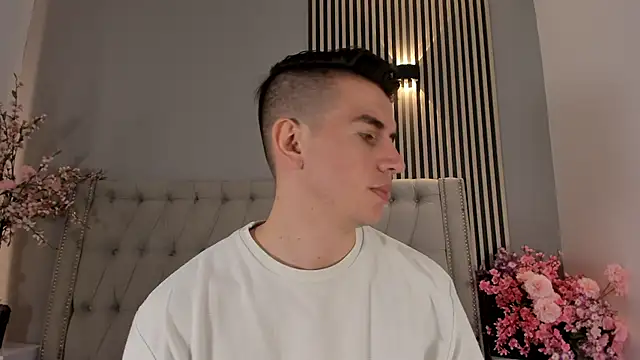 Snapshot of MikaelSlow chatting on December 2025 07:41:01 PM MikaelSlow online show from December 2025 07:41:01 PM