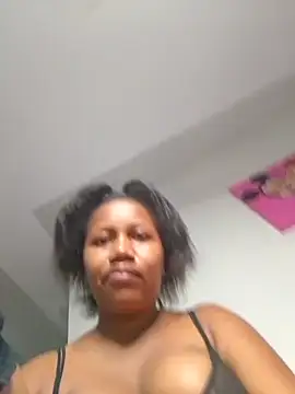 Snapshot of SquirtQueen222 chatting on January 2025 01:58:02 AM SquirtQueen222 online show from January 2025 01:58:02 AM