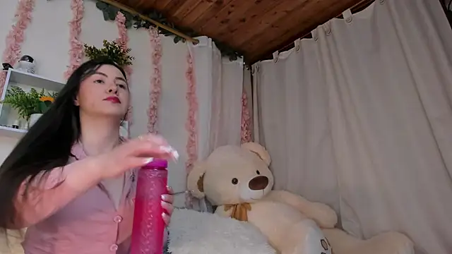 Idara and Edahi01 online show from January 2026 04:33:02 PM