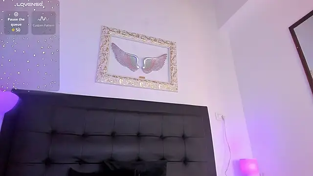 Mia 222 online show from February 2025 12:27:01 PM