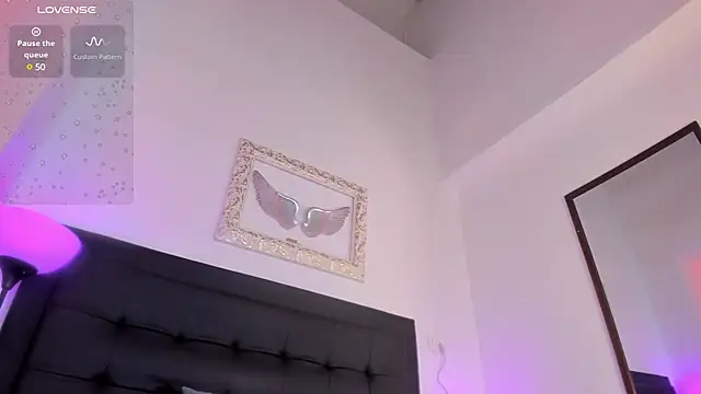 Mia 222 online show from March 2025 12:33:02 PM