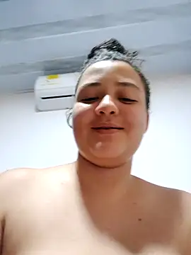 Snapshot of Liancy chatting on December 2025 09:21:02 PM Liancy online show from December 2025 09:21:02 PM