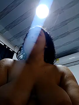 Snapshot of Liancy chatting on December 2025 10:07:02 PM Liancy online show from December 2025 10:07:02 PM