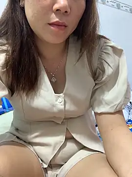 Baby-bigtits online show from December 2025 01:05:02 PM