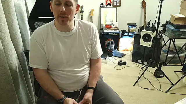 Snapshot of Rock_Pierce chatting on November 2025 11:15:01 PM Rock Pierce online show from November 2025 11:15:01 PM