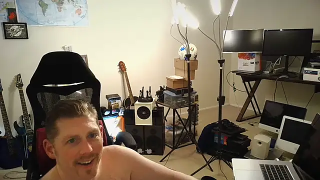 Snapshot of Rock_Pierce chatting on November 2025 11:32:01 AM Rock Pierce online show from November 2025 11:32:01 AM