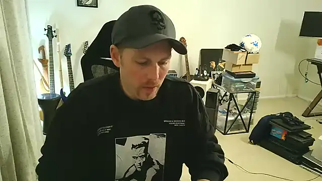 Snapshot of Rock_Pierce chatting on November 2025 06:22:01 AM Rock Pierce online show from November 2025 06:22:01 AM