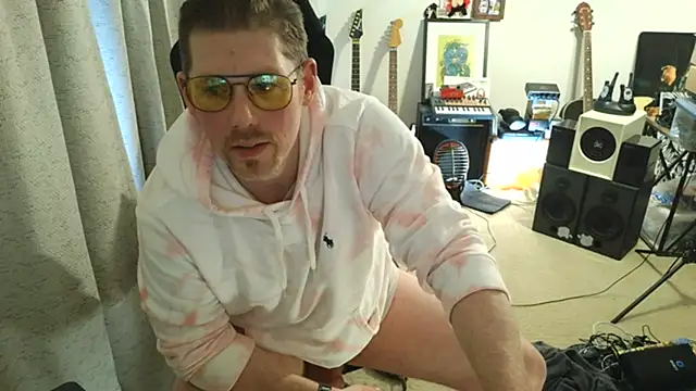 Snapshot of Rock_Pierce chatting on November 2025 07:29:02 PM Rock Pierce online show from November 2025 07:29:02 PM