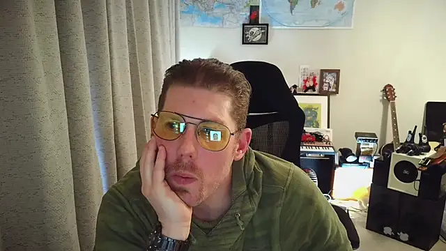 Snapshot of Rock_Pierce chatting on November 2025 07:36:03 PM Rock Pierce online show from November 2025 07:36:03 PM