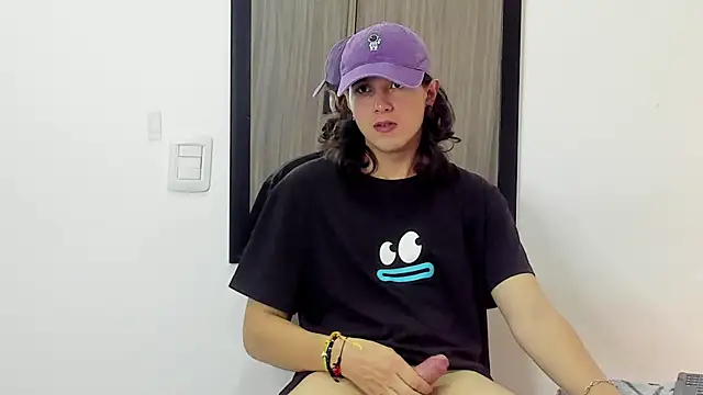 Snapshot of alex_connorr chatting on January 2025 07:00:02 PM alex connorr online show from January 2025 07:00:02 PM