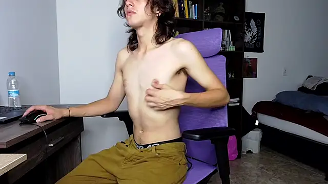 Snapshot of alex_connorr chatting on September 2025 04:02:02 AM alex connorr online show from September 2025 04:02:02 AM