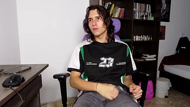 Snapshot of alex_connorr chatting on September 2025 04:03:01 AM alex connorr online show from September 2025 04:03:01 AM