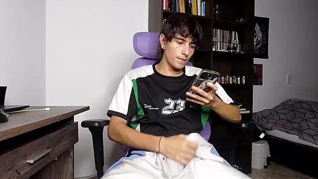 alex connorr online show from November 2025 10:56:02 PM