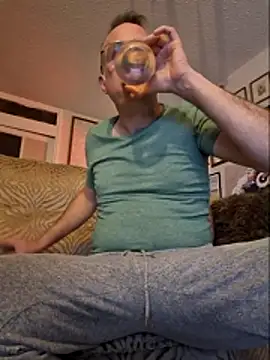 Snapshot of bibananaman chatting on April 2026 11:43:01 PM bibananaman online show from April 2026 11:43:01 PM