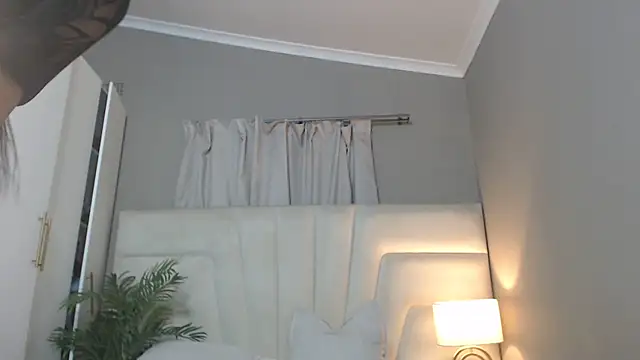 naughtyblackdolie online show from September 2025 08:32:01 PM