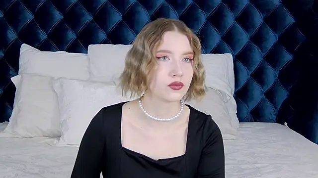 Snapshot of LiliLinn chatting on January 2025 04:47:01 AM LiliLinn online show from January 2025 04:47:01 AM