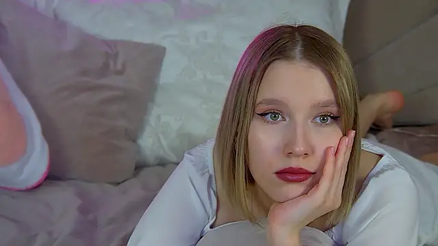 Snapshot of LiliLinn chatting on March 2025 11:01:02 AM LiliLinn online show from March 2025 11:01:02 AM