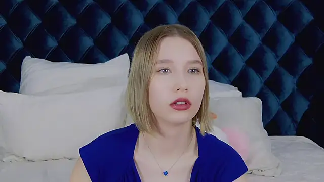 Snapshot of LiliLinn chatting on March 2025 08:10:01 AM LiliLinn online show from March 2025 08:10:01 AM