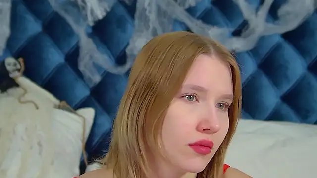 Snapshot of LiliLinn chatting on October 2025 04:09:01 AM LiliLinn online show from October 2025 04:09:01 AM