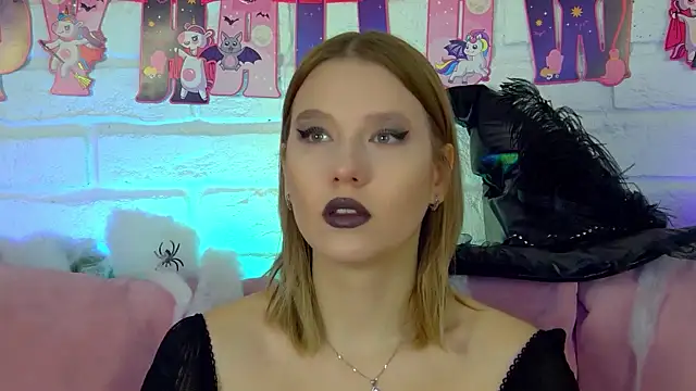 Snapshot of LiliLinn chatting on October 2025 04:24:02 AM LiliLinn online show from October 2025 04:24:02 AM