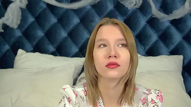 Snapshot of LiliLinn chatting on November 2025 04:36:02 AM LiliLinn online show from November 2025 04:36:02 AM