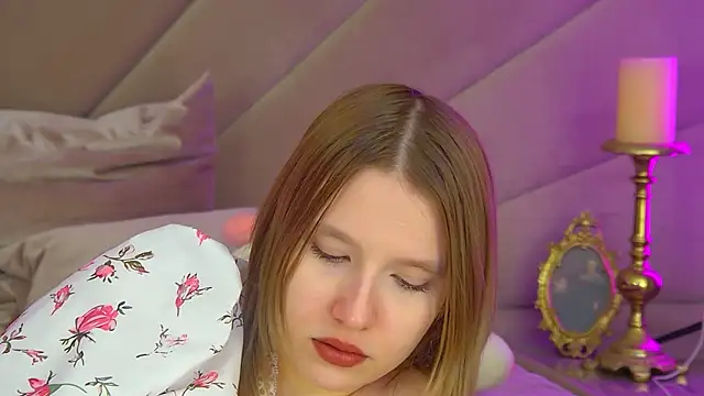 Snapshot of LiliLinn chatting on November 2025 04:34:02 AM LiliLinn online show from November 2025 04:34:02 AM