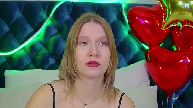 Snapshot of LiliLinn chatting on November 2025 04:54:02 AM LiliLinn online show from November 2025 04:54:02 AM