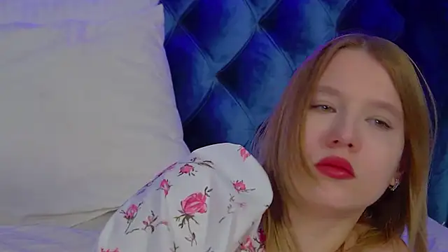 Snapshot of LiliLinn chatting on November 2025 04:39:02 AM LiliLinn online show from November 2025 04:39:02 AM