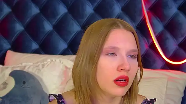 Snapshot of LiliLinn chatting on November 2025 04:56:01 AM LiliLinn online show from November 2025 04:56:01 AM