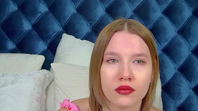 Snapshot of LiliLinn chatting on November 2025 04:37:01 AM LiliLinn online show from November 2025 04:37:01 AM