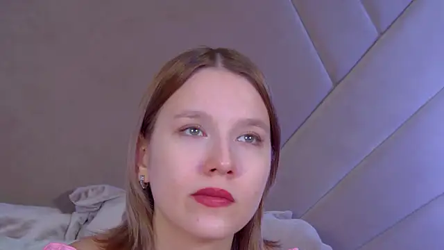 Snapshot of LiliLinn chatting on December 2025 05:01:01 AM LiliLinn online show from December 2025 05:01:01 AM