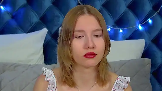 LiliLinn online show from December 2025 04:54:01 AM