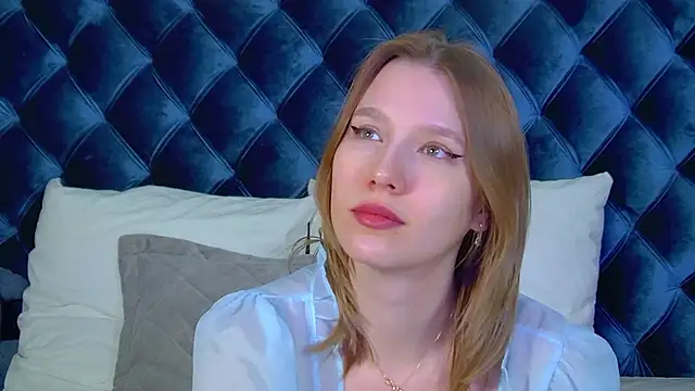 LiliLinn online show from February 2026 06:10:02 AM