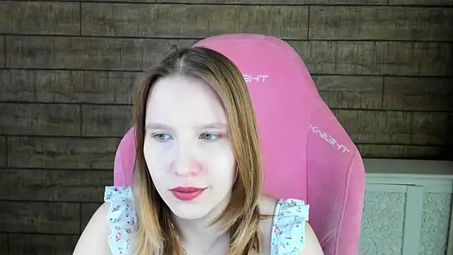 Snapshot of LiliLinn chatting on June 2026 04:20:01 AM LiliLinn online show from June 2026 04:20:01 AM