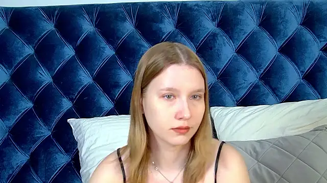Snapshot of LiliLinn chatting on July 2026 04:27:02 AM LiliLinn online show from July 2026 04:27:02 AM