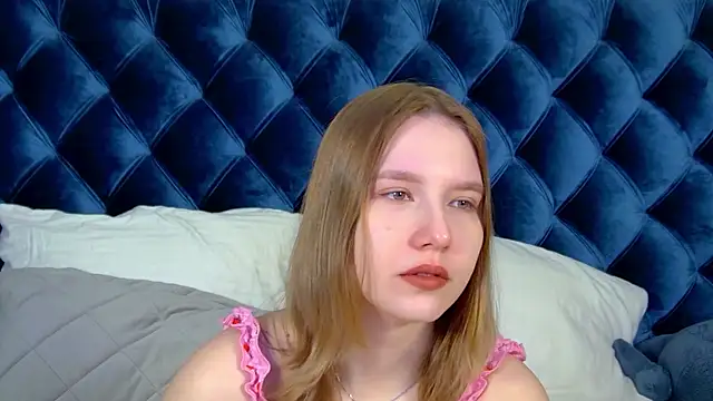 Snapshot of LiliLinn chatting on July 2026 04:26:01 AM LiliLinn online show from July 2026 04:26:01 AM