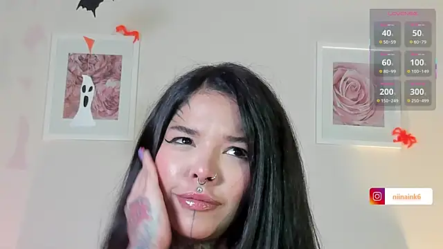 Snapshot of NinaInk chatting on October 2025 02:07:01 PM NinaInk online show from October 2025 02:07:01 PM