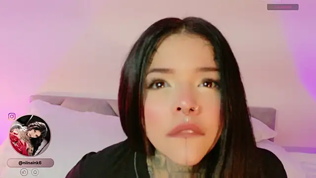 Snapshot of NinaInk chatting on November 2025 01:22:02 PM NinaInk online show from November 2025 01:22:02 PM