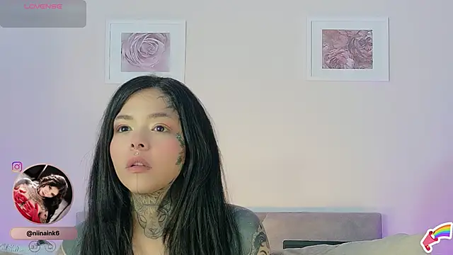 Snapshot of NinaInk chatting on November 2025 12:20:01 PM NinaInk online show from November 2025 12:20:01 PM