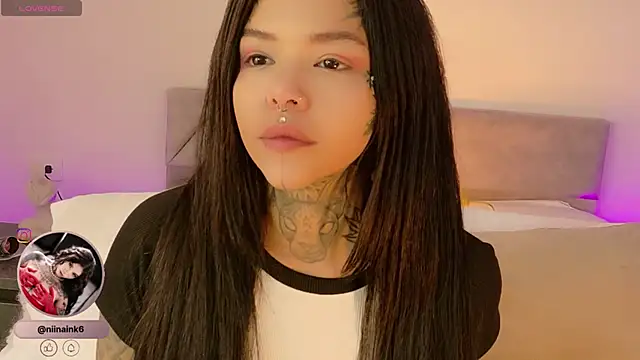 Snapshot of NinaInk chatting on November 2025 12:05:02 PM NinaInk online show from November 2025 12:05:02 PM