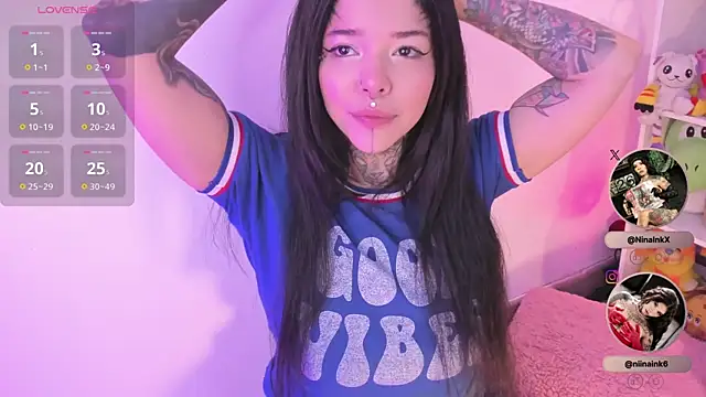 Snapshot of NinaInk chatting on December 2025 12:32:01 PM NinaInk online show from December 2025 12:32:01 PM