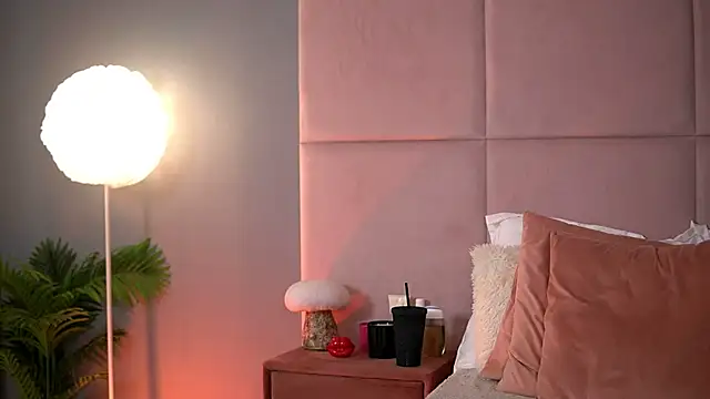 AlmaLuv online show from February 2026 05:01:02 AM