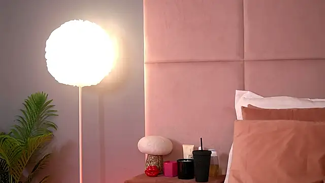 AlmaLuv online show from April 2026 04:08:02 AM